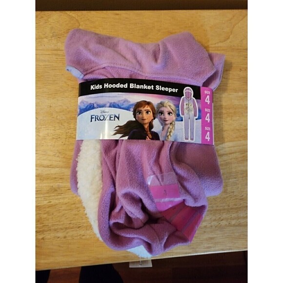 NWT Girl s Disney Frozen Hooded Blanket Sleeper Pajamas Size 4 - Picture 1 of 4